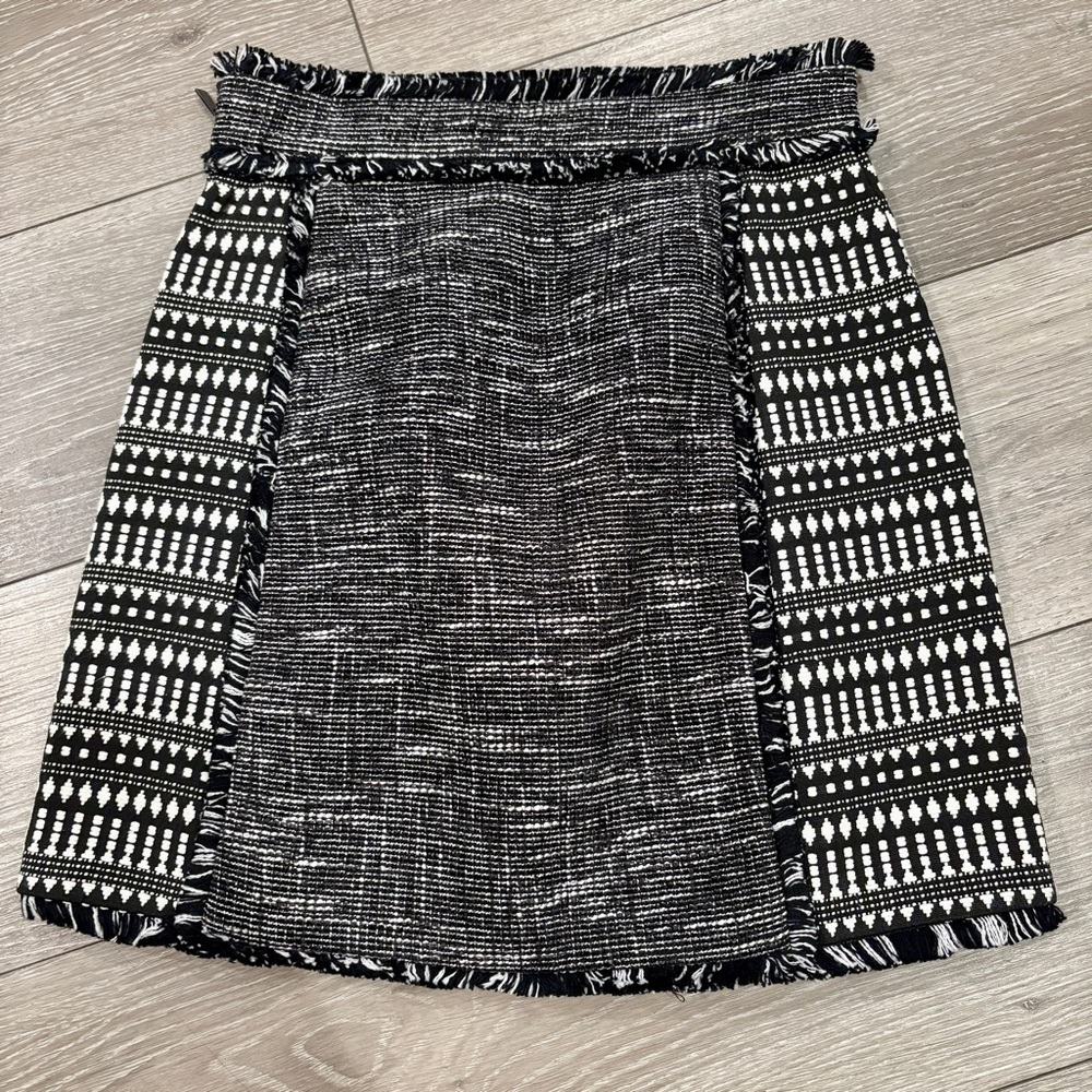 French Connection Black and White Textured Mini Skirt Size 0